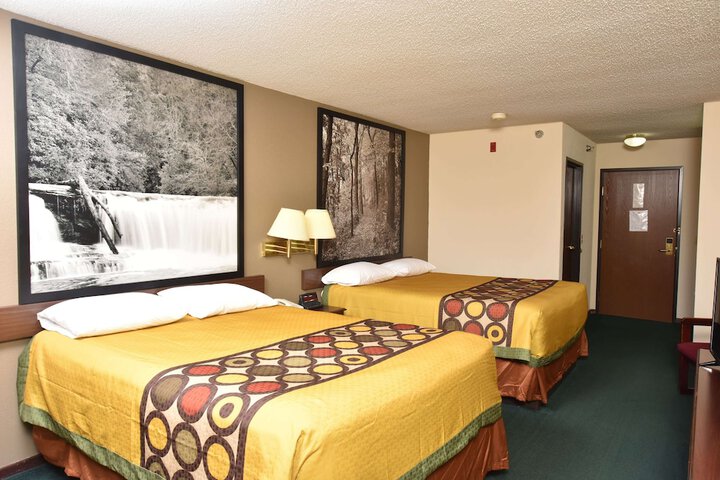 Room 32 of 47