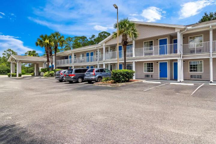 Travelodge Suites by Wyndham MacClenny