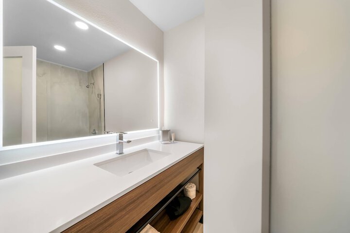 Clarion Pointe Kent - Seattle South