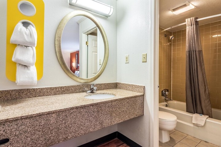Motel 6 Gatlinburg TN - Smoky Mountains