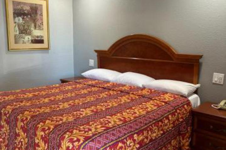 Room 6 of 6