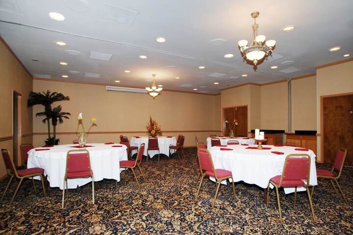 Ballroom/Hall 52 of 63