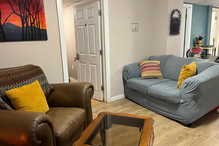 Cozy Apt near BU Lourdes, UHS