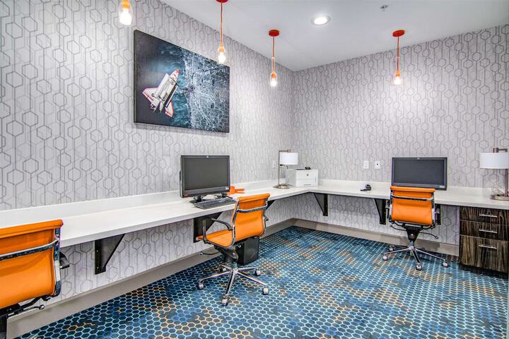 Business Center 28 of 28