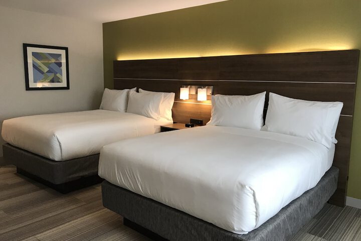 Room 33 of 59