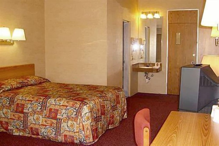 Travelers Inn