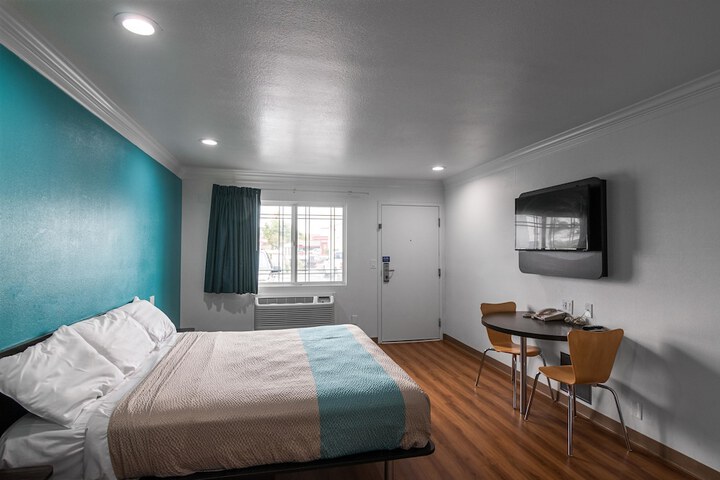 Room 34 of 37