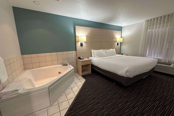 Room 12 of 21