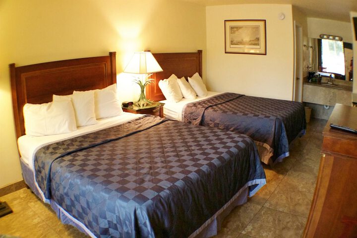 Room 27 of 47