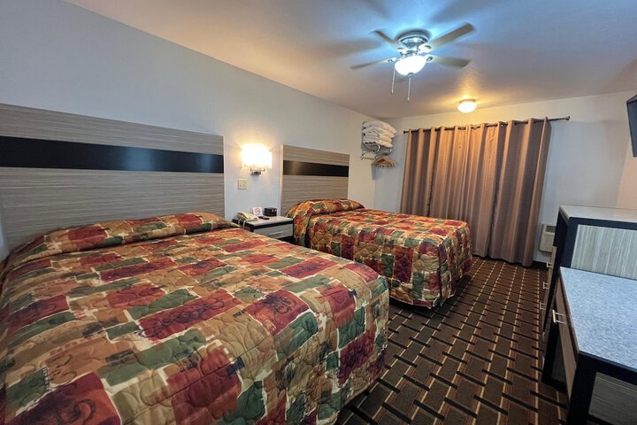 Deluxe Inn
