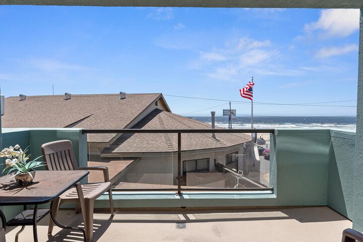 Beach House Inn & Suites