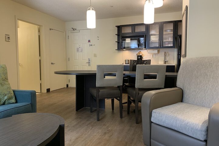 Room 33 of 47