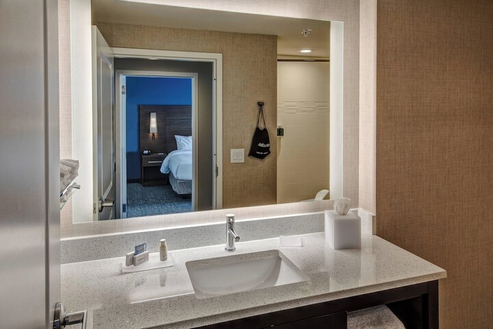 Room 34 of 53