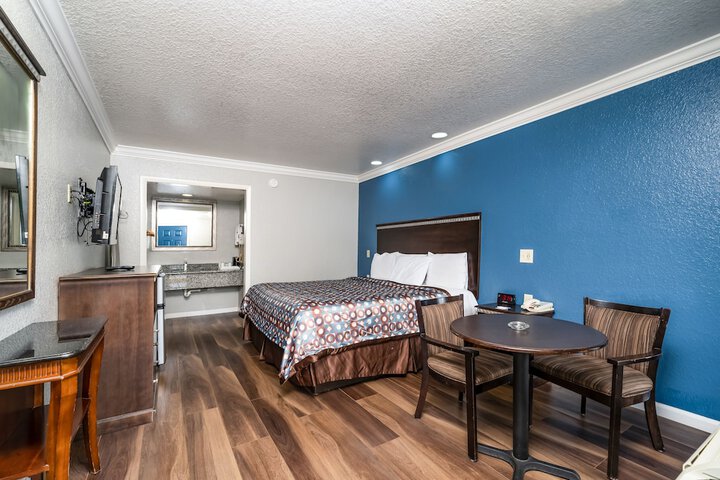 Room 13 of 26