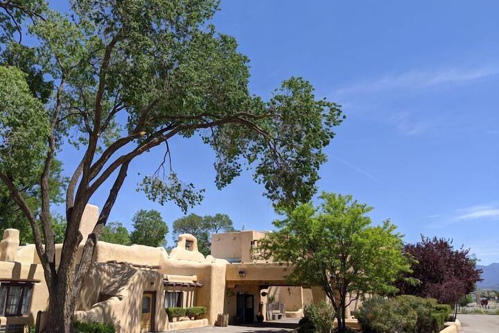 Sagebrush Inn & Suites