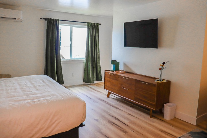 Room 10 of 25