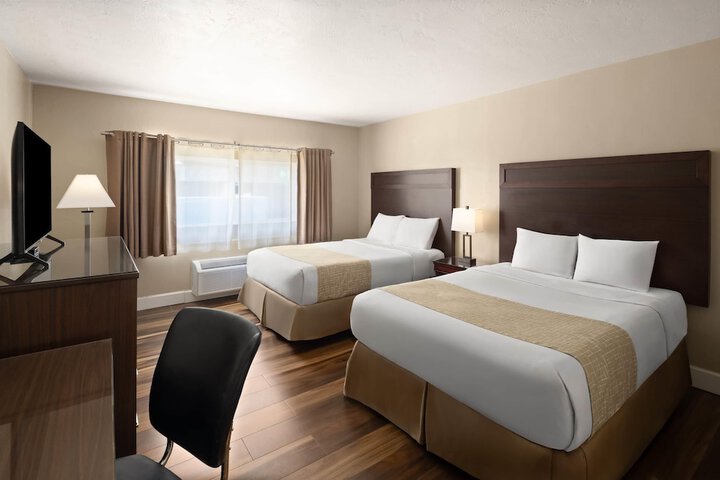 Travelodge by Wyndham Everett City Center