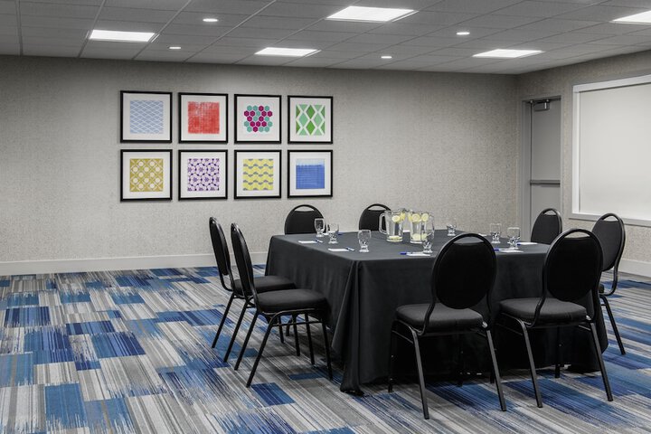 Holiday Inn Express Hotel & Suites Airdrie-Calgary North by IHG