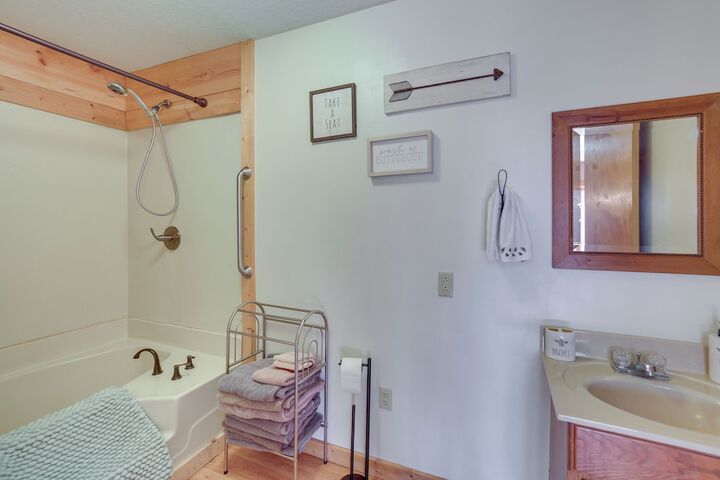 Paradise Cottage: Trail Access Nearby