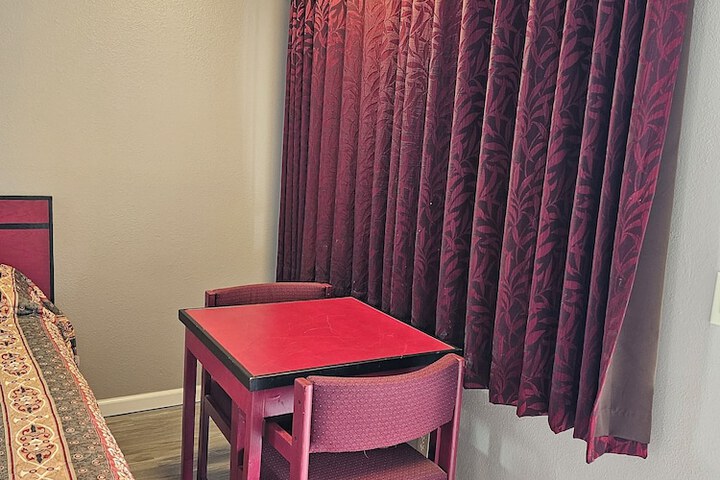 Room 10 of 15