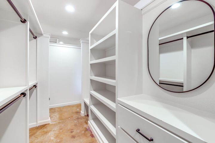 Central & Modern Studio w / Workspace in Owasso!