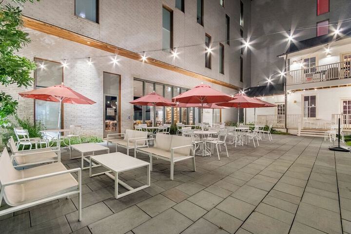Hotel Exterior 163 of 164