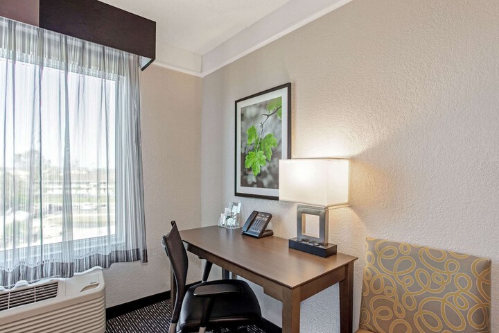 Room 18 of 34