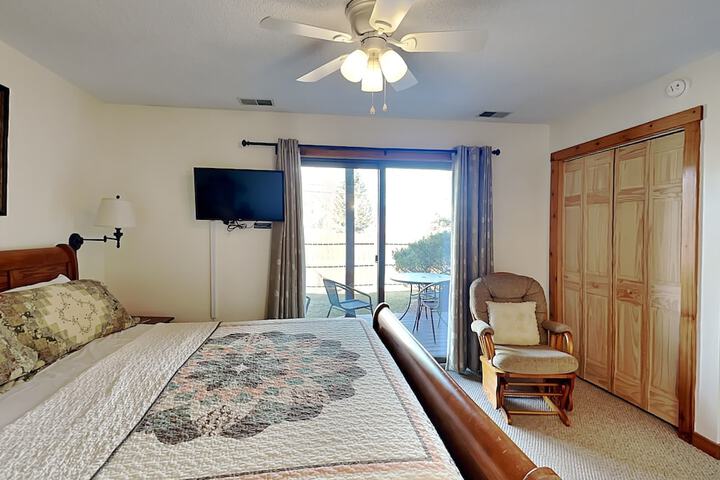 Sunplace 02 by Taylor Made Deep Creek