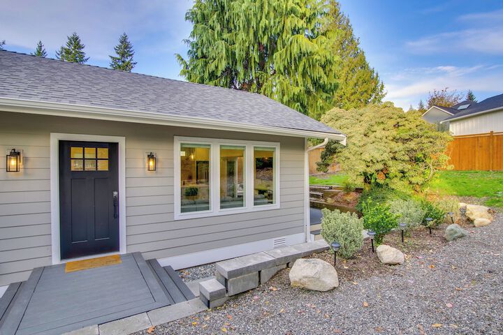 Private Yard & Fire Pit! Modern Kirkland Abode