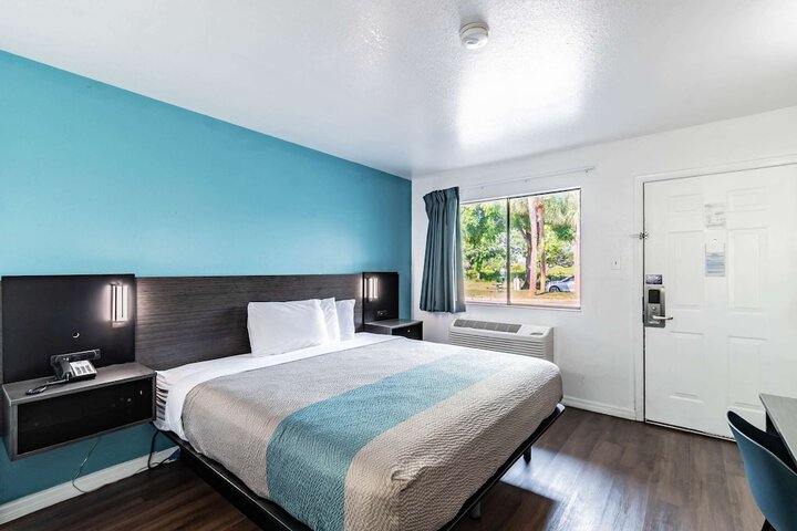 Room 9 of 22