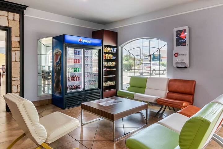 Quality Inn & Suites at the Outlets Mercedes / Weslaco