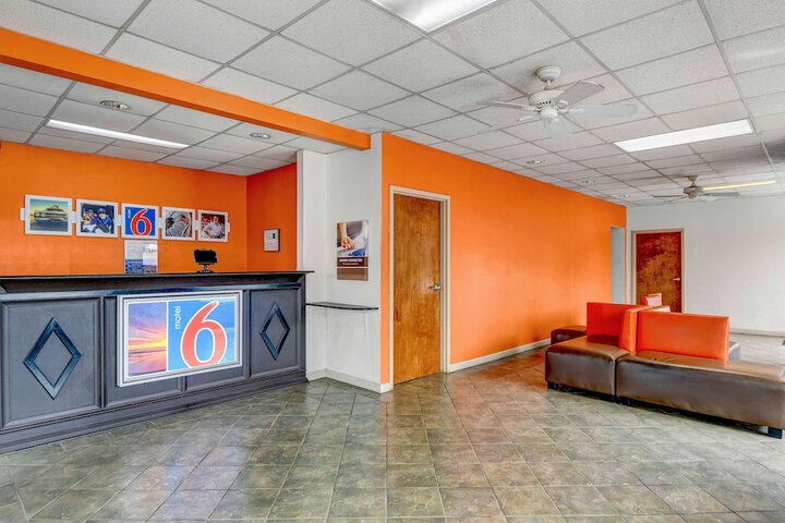Motel 6 Calhoun GA