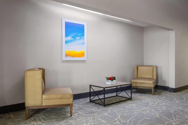 Days Inn by Wyndham Rawlins