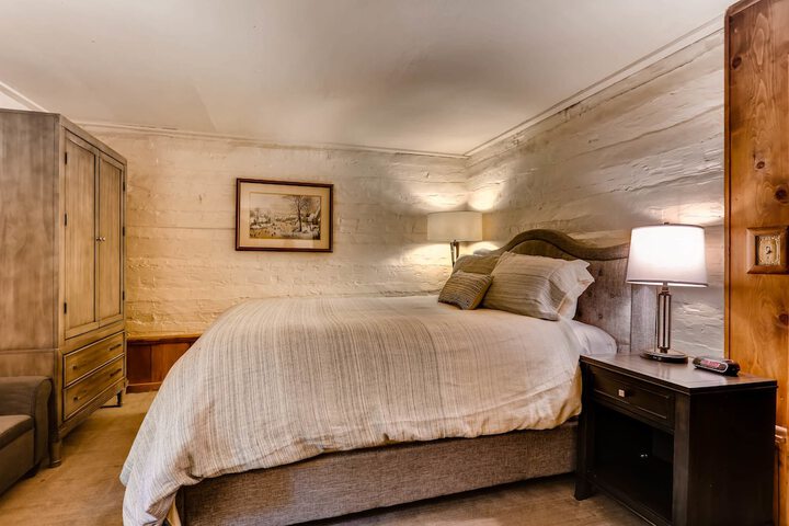 Room 28 of 48