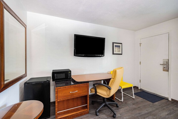Room 35 of 40
