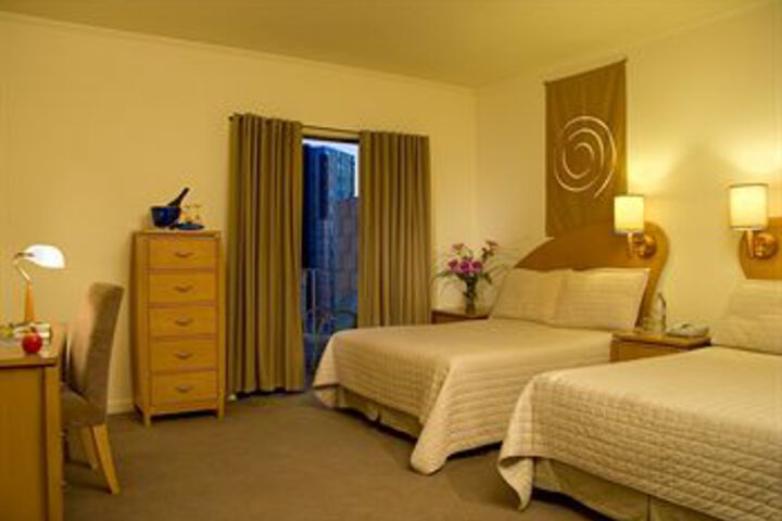 HOTEL METROPOLIS