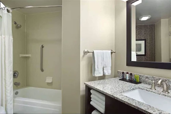 Embassy Suites by Hilton St. Louis Airport