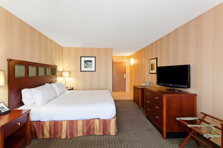 Room 25 of 59