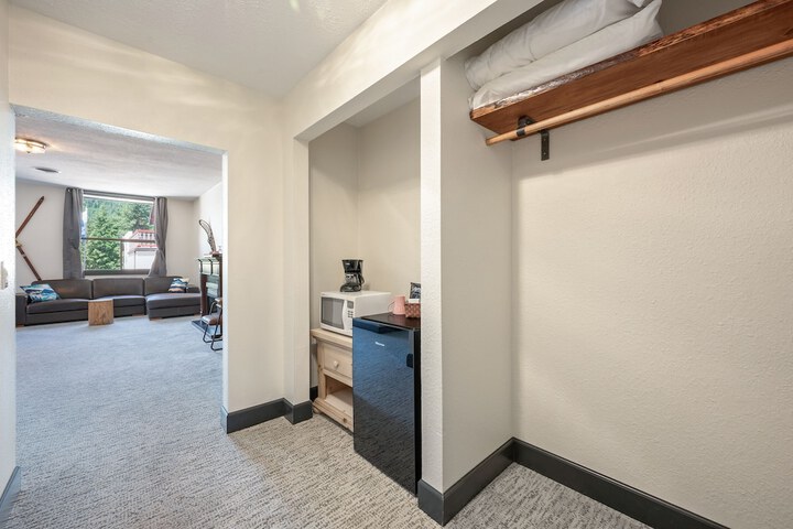 Room 102 of 115