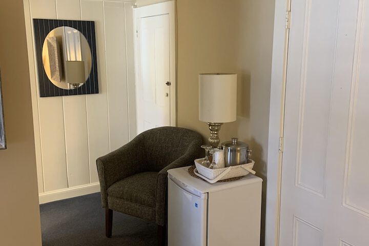 Room 34 of 142