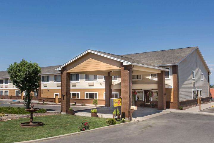 Super 8 by Wyndham Baker City