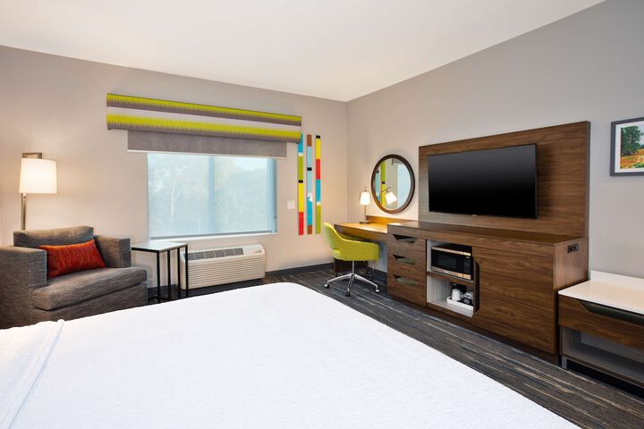 Room 10 of 32