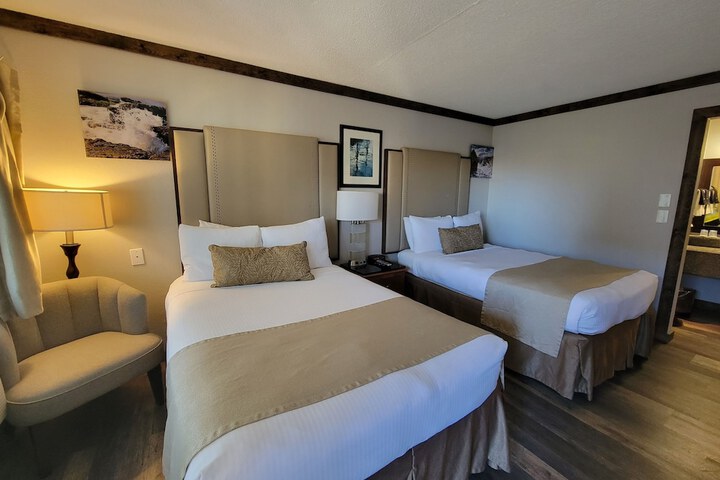 Room 10 of 16