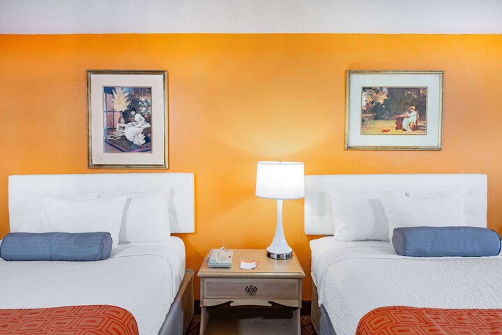 Room 32 of 35