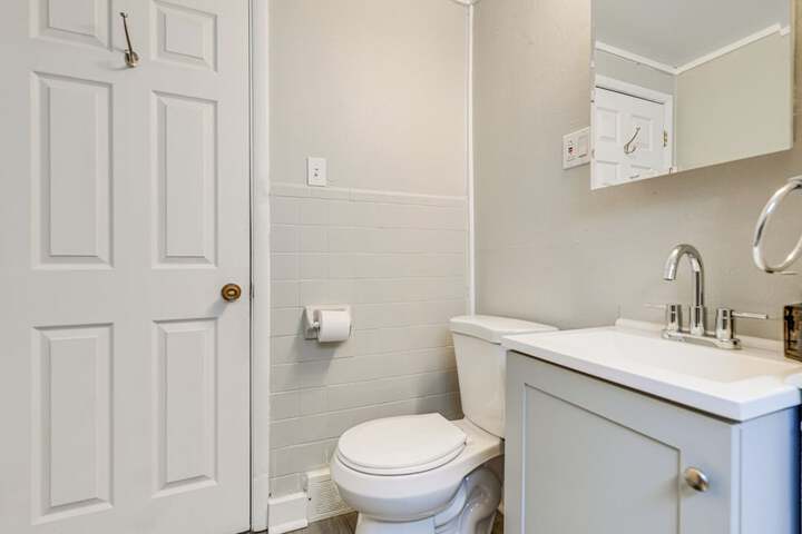 6 Mi to Dtwn Attractions: Buffalo Apartment!