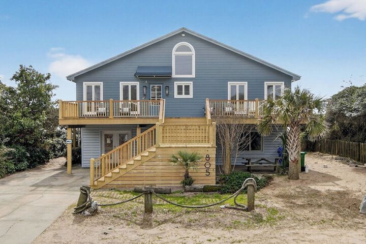 Lighthouse by Avantstay Beachfront View Home w / Pool Table & Ping Pong