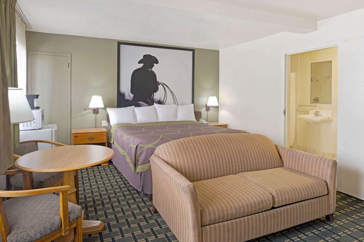 Room 8 of 27
