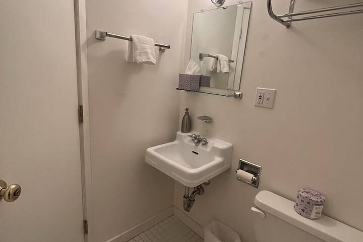 Room 18 of 32
