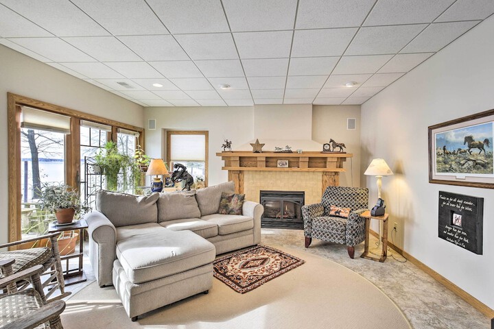 Pet-friendly Family Home Situated on Green Lake!