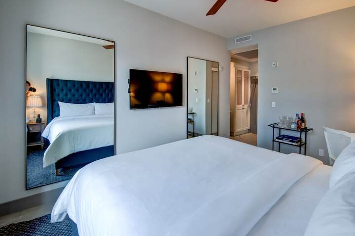 Room 37 of 104